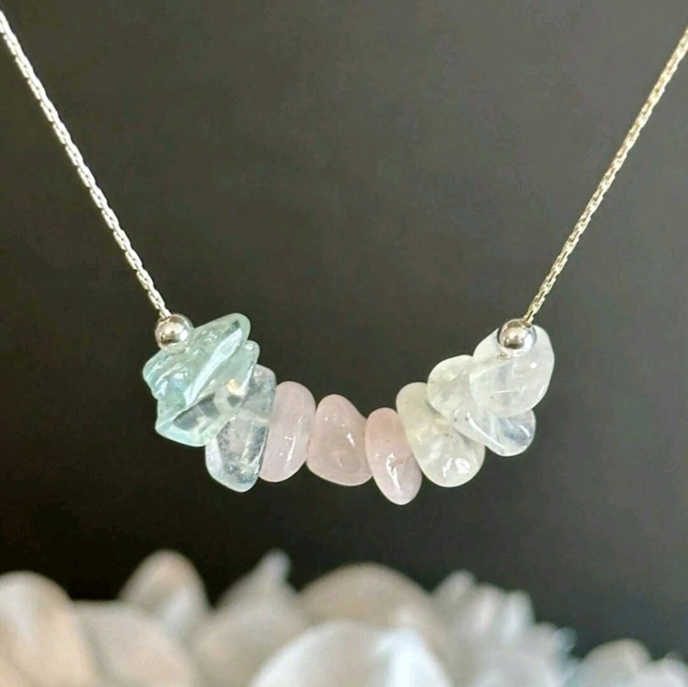 🩵🩷🤍NEW🩵🩷🤍 PRETTY!! Delicate Rose Quartz, Labradorite, & Moonstone Necklace
